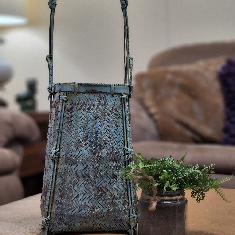 Beautiful upcycled basket, shabby chic/FrenchCountry/farmhouse